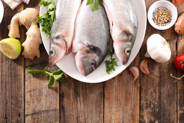 Pescado Crudo Con Ingrediente — Foto de Stock