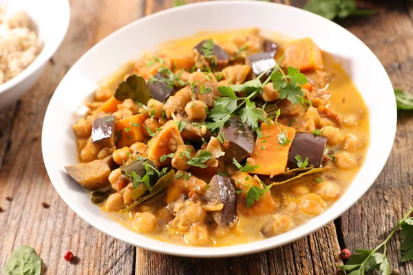 Pois Chiches Curry Aux Aubergines — Photo