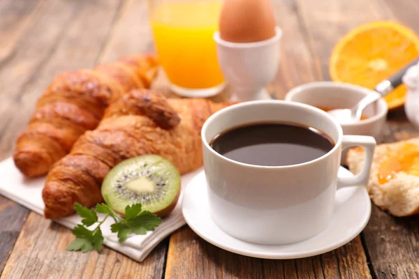 Närbild Kaffe Med Croissanter Och Ägg — Stockfoto