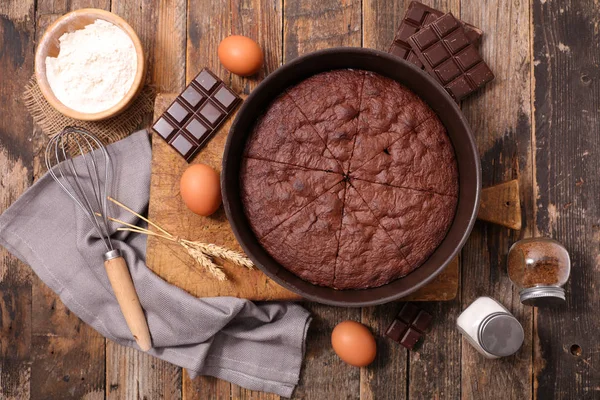 Draufsicht Auf Schokoladenkuchen Auf Holz Hintergrund — Stockfoto