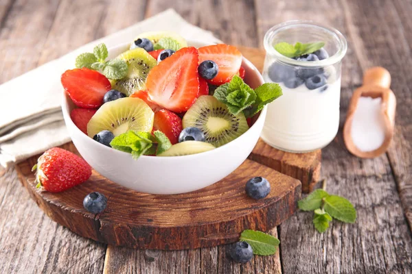 Salada Frutas Iogurte — Fotografia de Stock