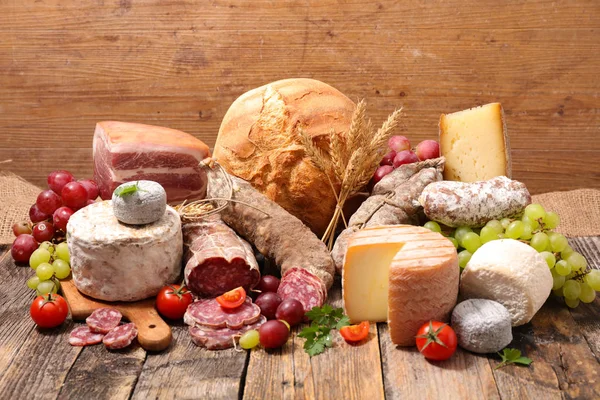 Insaccati Assortiti Formaggi Salumi — Foto Stock