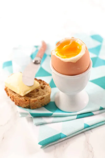 Яйцо Хлебом — стоковое фото