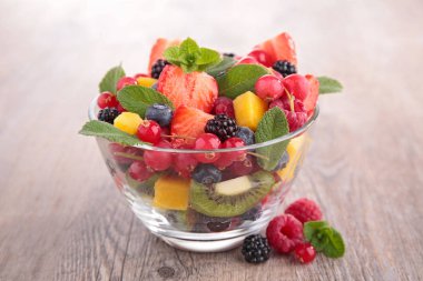 cam kase lezzetli meyve salatası