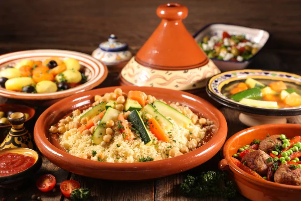 Kaplamalar Kase Masada Arapça Yiyecek Çeşitler Servis — Stok fotoğraf