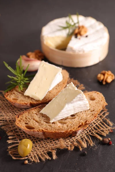 Bread Cheese Dark Table — Stock Photo, Image