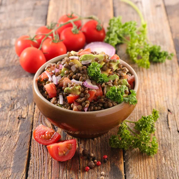 Linzen Salade Met Tomaten Kruiden — Stockfoto
