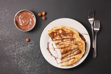 çikolata ve fındık ile krep