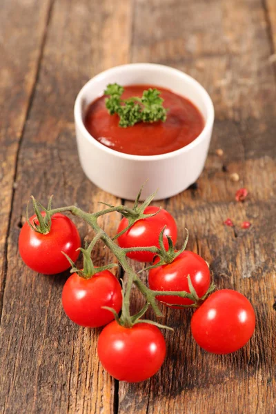 Tomatensaus Houten Achtergrond — Stockfoto