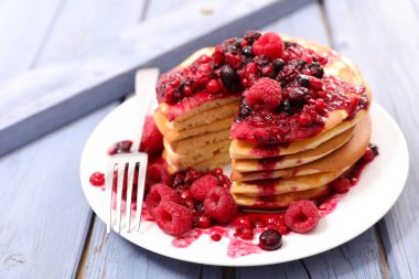 Berry meyve ile gözleme