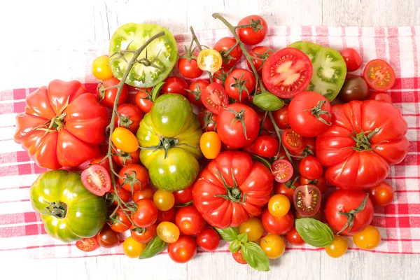 Verschiedene Sorten Tomaten — Stockfoto