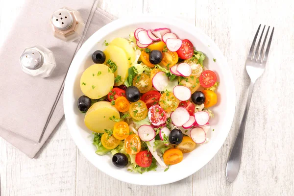 Kartoffel Rettich Und Tomatensalat — Stockfoto