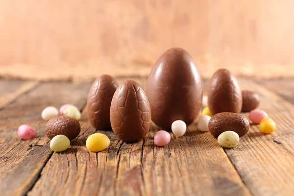 Oeuf Pâques Chocolat Sur Table Bois — Photo