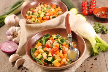 Sebzeli çorba, tabak sebze çorbası