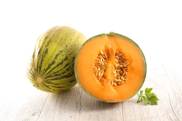 Melone Halbieren Aus Nächster Nähe — Stockfoto