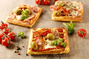jambon ve peynir ile pizza gözleme