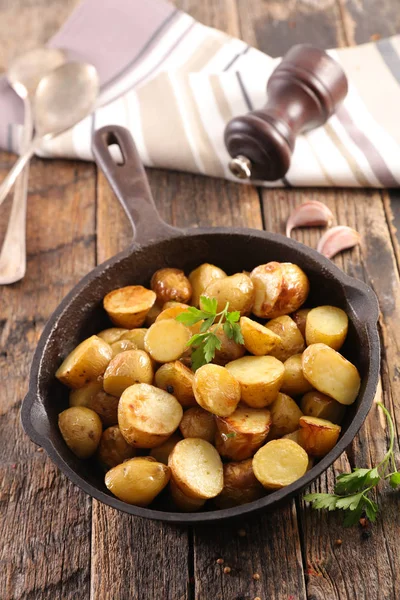 Patate Alla Griglia Erbe Aromatiche — Foto Stock