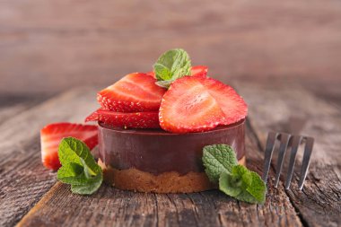 çilek ile Çikolatalı pasta