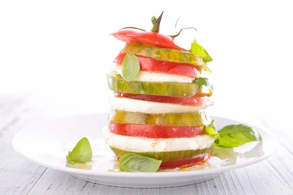 Ensalada Tomate Con Mozzarella Albahaca —  Fotos de Stock