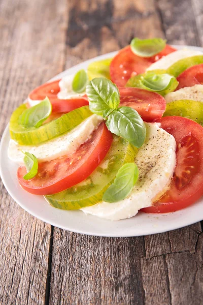 Tomato Salad Mozzarella Basil — Stock Photo, Image