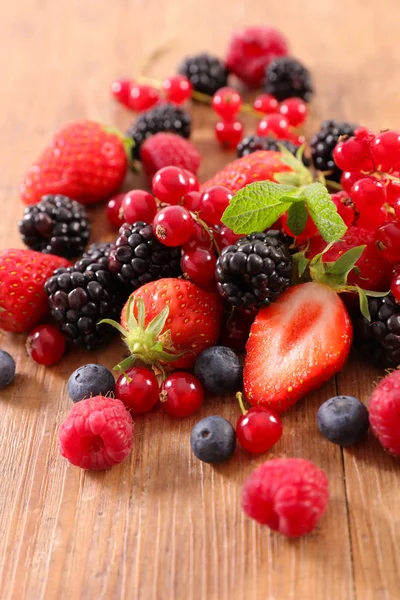 Gesunde Gemischte Beerenfrüchte — Stockfoto