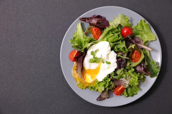 Vegetable Salad Poached Egg — Stock Photo, Image