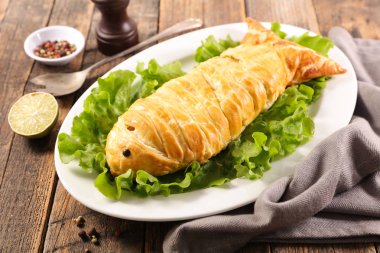 Paskalya yemek pişmiş balık ve hamur,