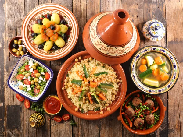 Assortimento Piatti Orientali Con Couscous Tajine Polpette Insalata — Foto Stock