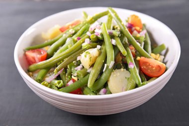 yumurta ve domates yeşil fasulye salatası