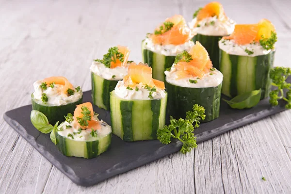 Pepino Com Creme Queijo Salmão — Fotografia de Stock