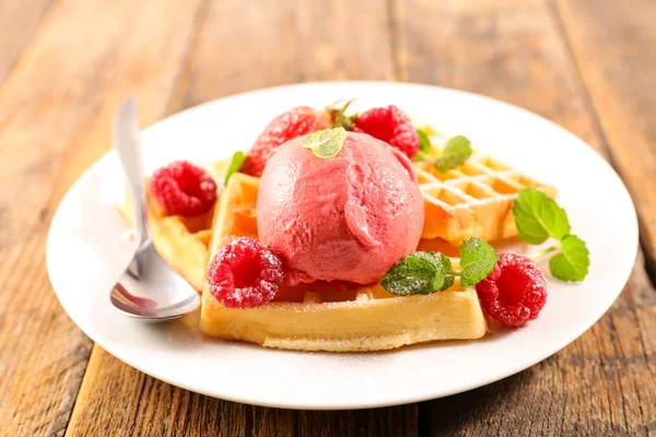 Gofres Con Helado Frutas Bayas — Foto de Stock