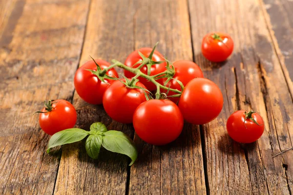 Pomodoro Basilico Tavola — Foto Stock