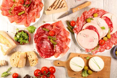 et peynir ve baget ile karışık