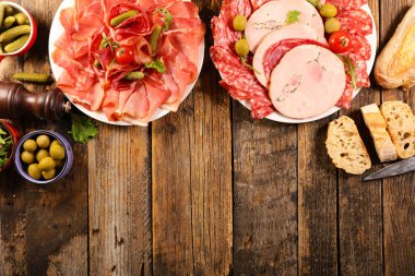 jambon, salam, sosis baget ile