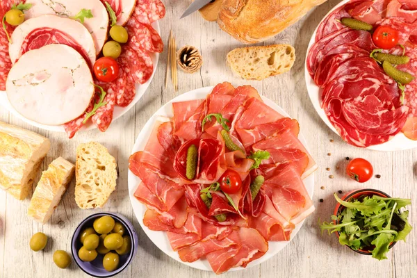 et, sosis, salam, jambon ve domuz pastırması muhtelif