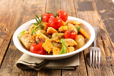 patates somon ve domates ile