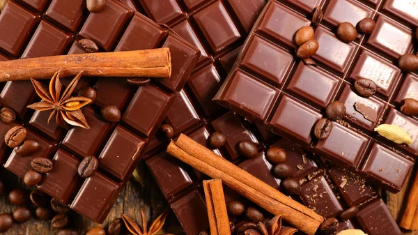 Barra Chocolate Especiarias Fundo Madeira — Fotografia de Stock