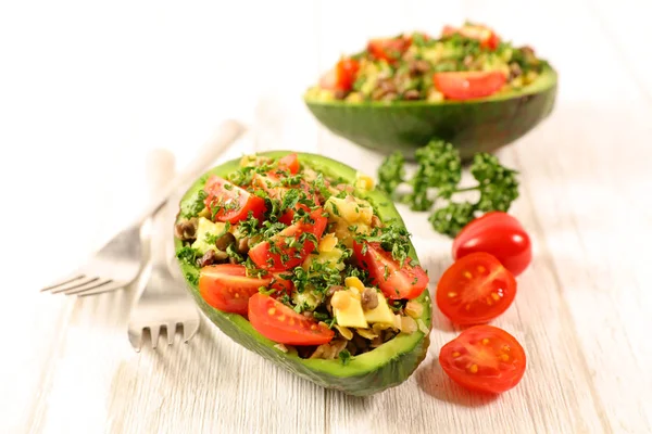 Beyaz Arka Plan Üzerinde Izole Avokado Salatası — Stok fotoğraf