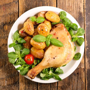 Izgara tavuk budu ve patates.