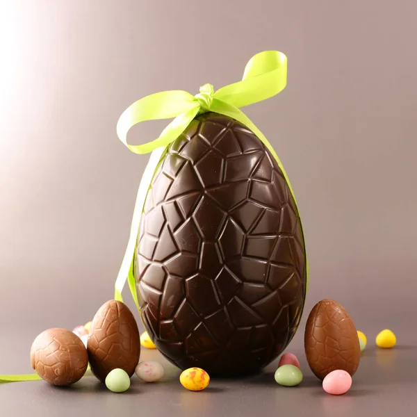 Schokoladenei Und Osterbonbons — Stockfoto