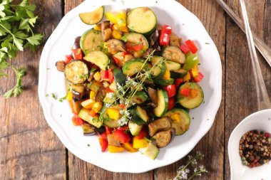 biberiye ile kızarmış sebze