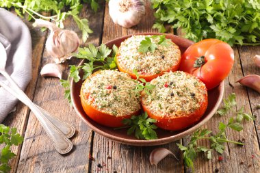 kırıntı ile pişmiş domates