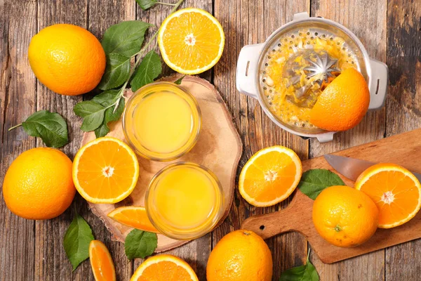 Orangensaft Und Blatt — Stockfoto