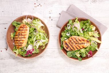 tavuk fileto ve salata