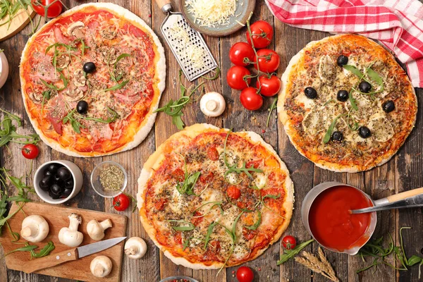 加蕃茄酱 奶酪和橄榄的披萨 — 图库照片
