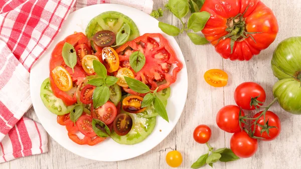 Ensalada Tomate Con Salsa Albahaca —  Fotos de Stock