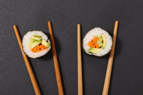 Maki Sushi Med Avokado Lax Och Morot — Stockfoto