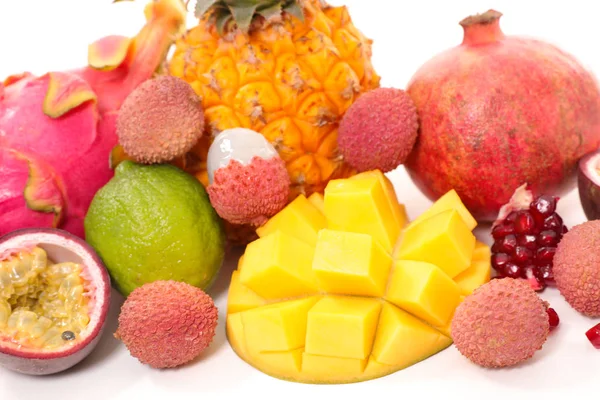 Léto Exotické Ovoce Mangem Letkou Vášní Ovocem Ananasem — Stock fotografie