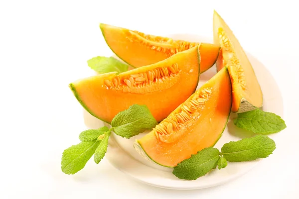 Meloenschijfjes Met Muntblad — Stockfoto