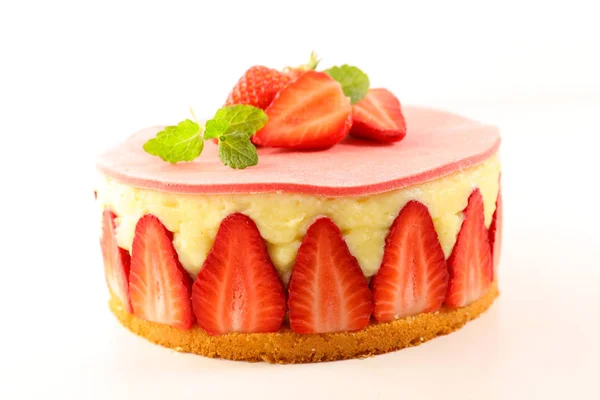 Gâteau Aux Fraises Avec Crème Isolée Sur Fond Blanc — Photo